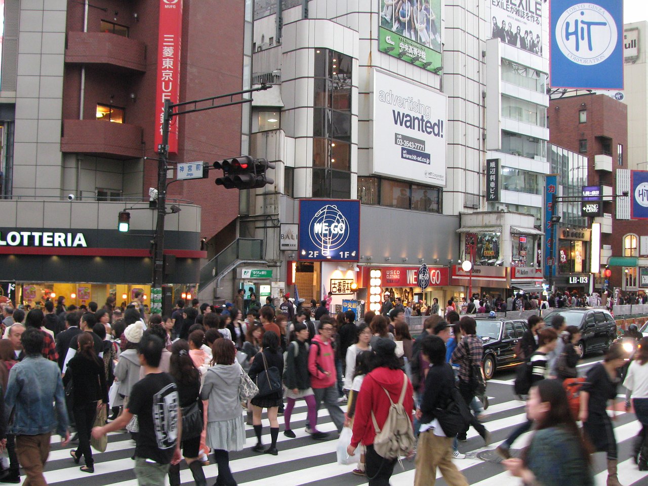 omotesando st.JPG - i only wish things could go back to the days where omotesando was open to pedestrians :/